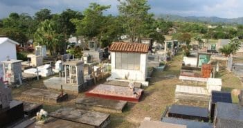 Cemitério Bosque da Saudade de Tucumã passa por limpeza para o dia de Finados